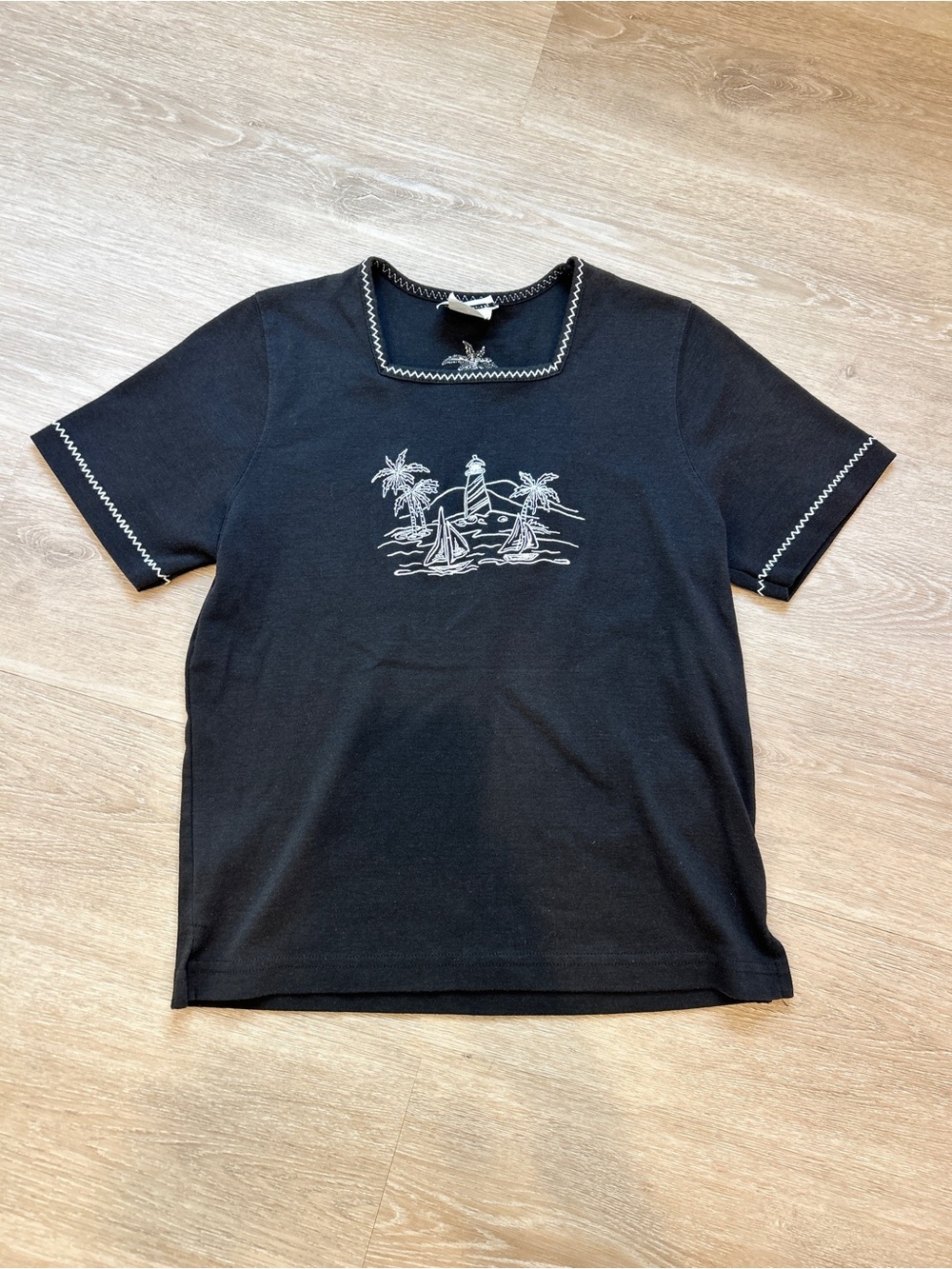 BonWorth Sailboat and Lighthouse Grandma Tee Size XS